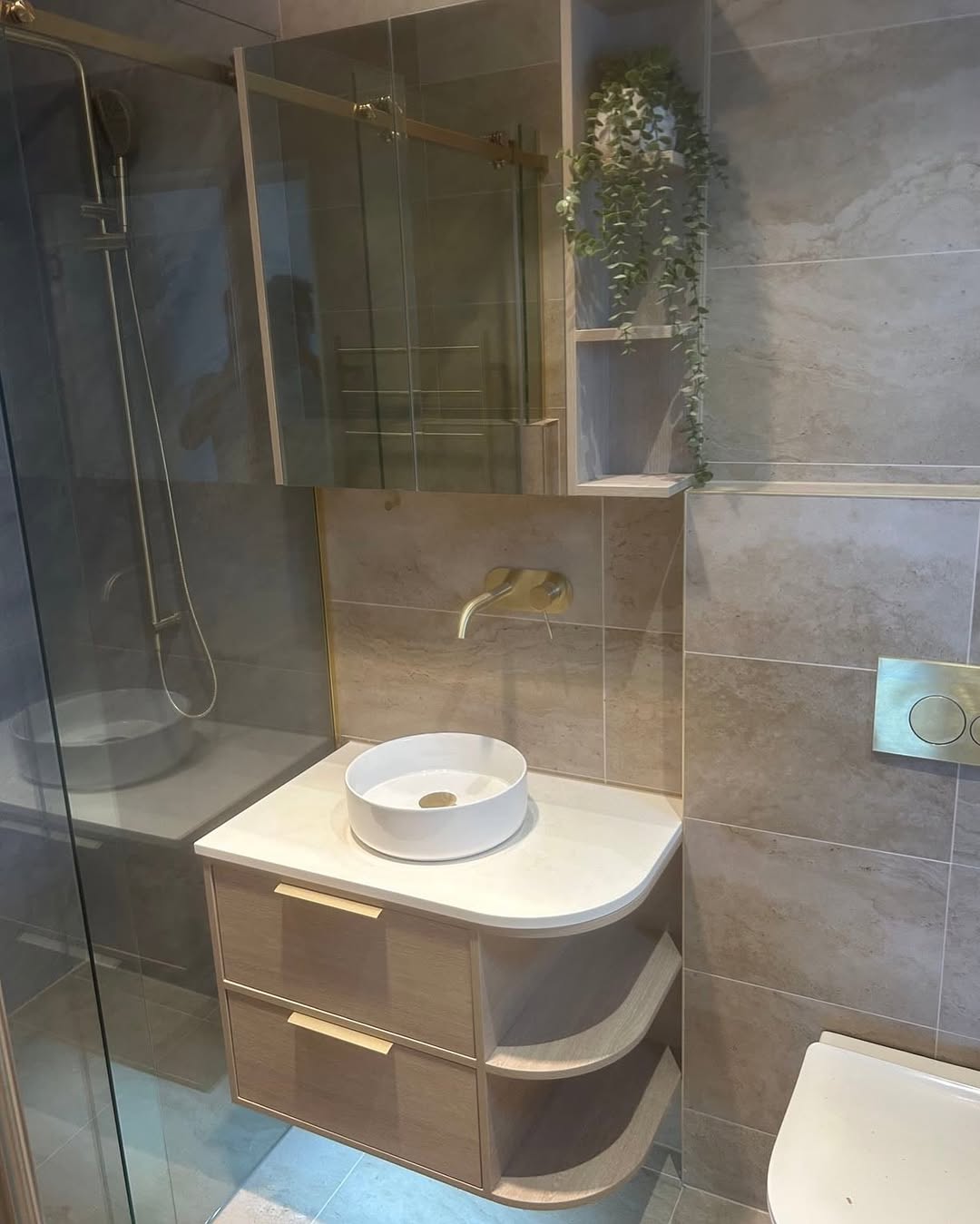 Stunning and fresh bathroom renovation combines modern design with timeless elegance. — image 1